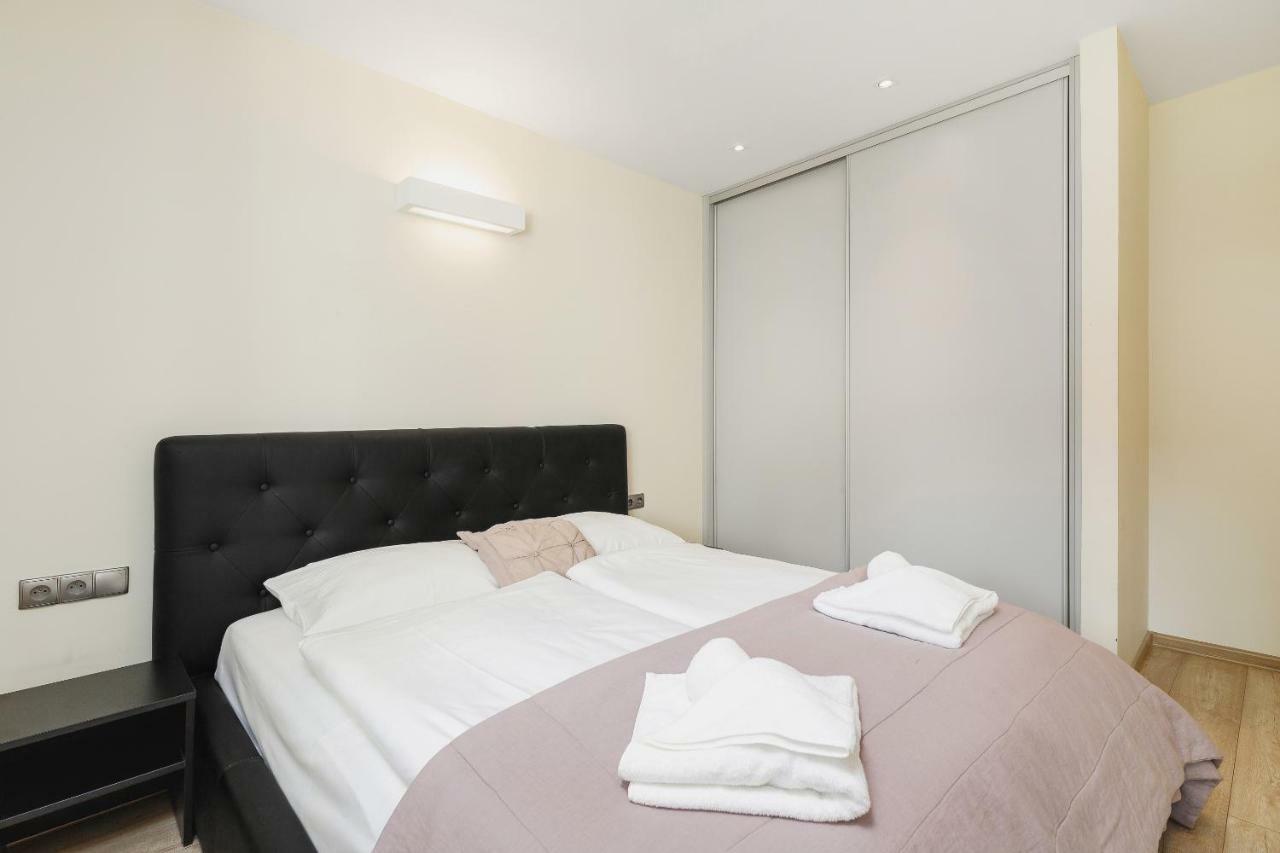Apartments Cracow Miodowa By Renters Krakow Exterior photo